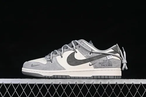All categories Nk SB Dunk Series Nk SB Dunk Low High-end customized low-top sneakers Nike SB Dunk Low North Face co-branded rice gray pig leather strap Anniversary high-end customized low-top casual sneakers JP2026-102